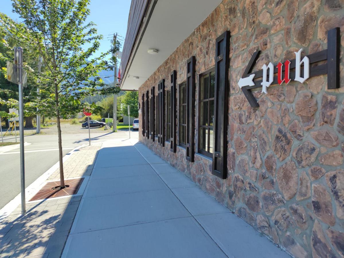 Pemberton Hotel Exterior photo